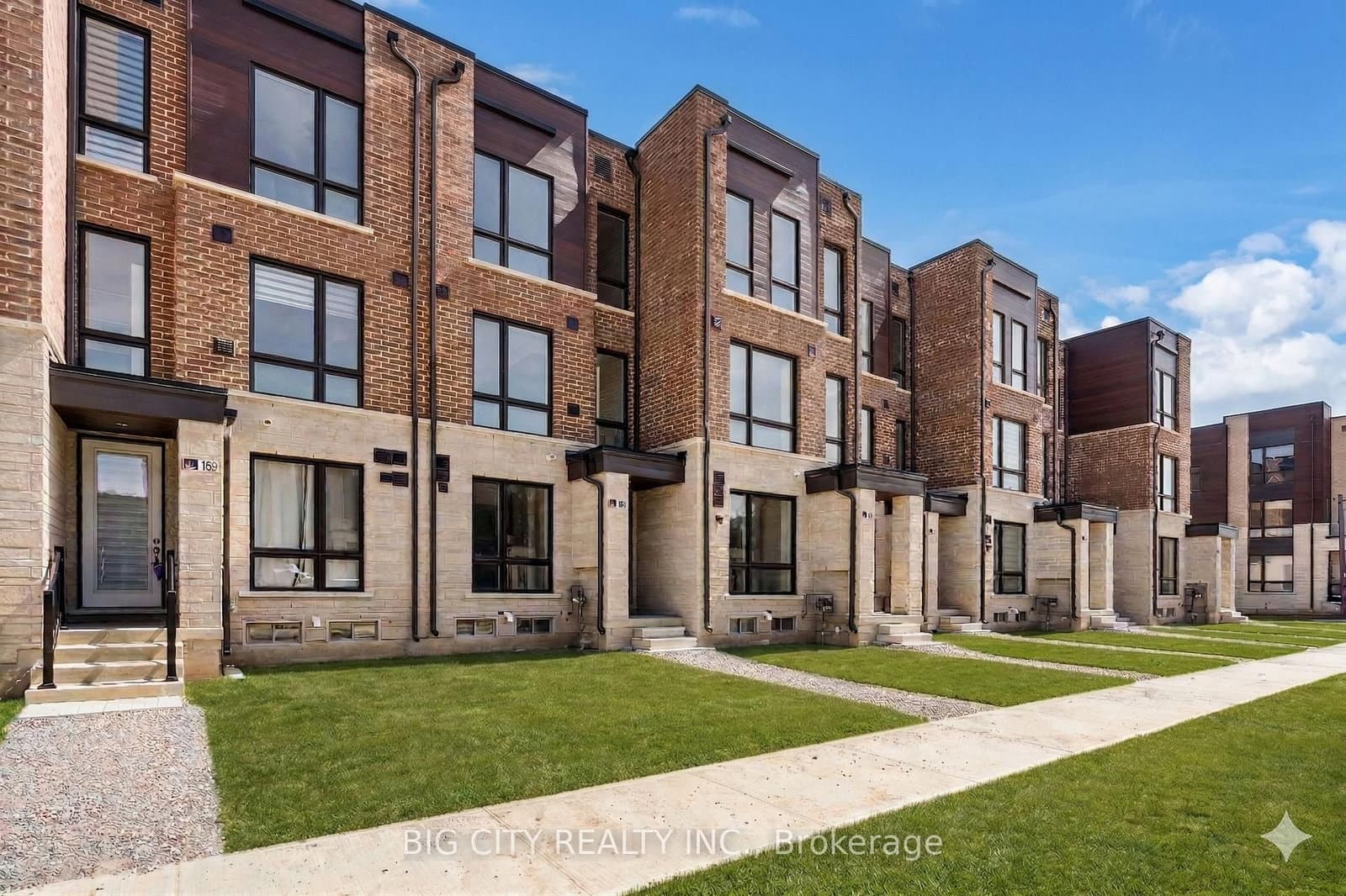 101 Stauffer Crescent