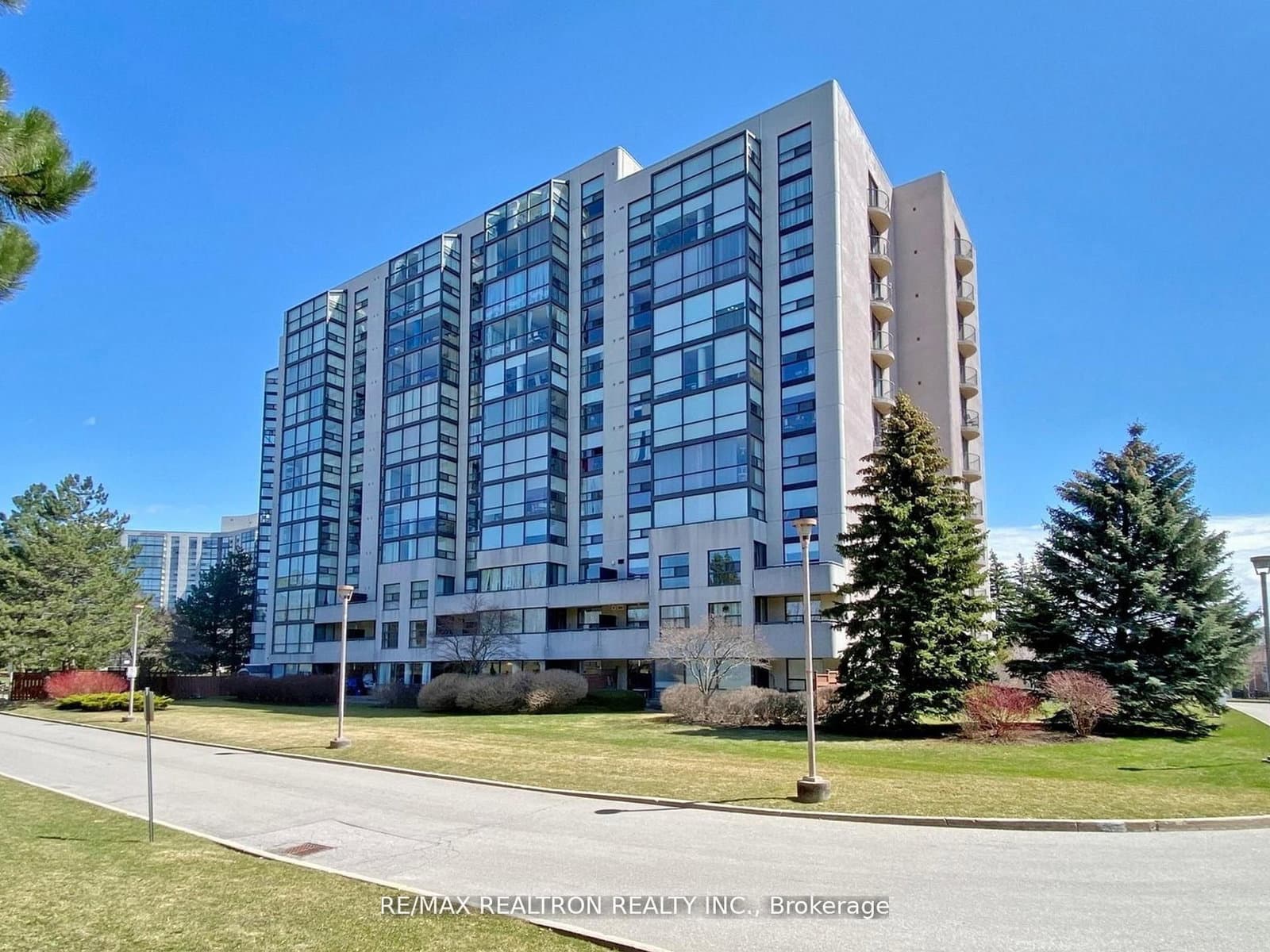 #703 - 40 Harding Boulevard W