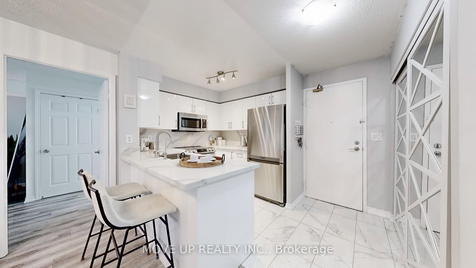 #225 - 3 Ellesmere Street