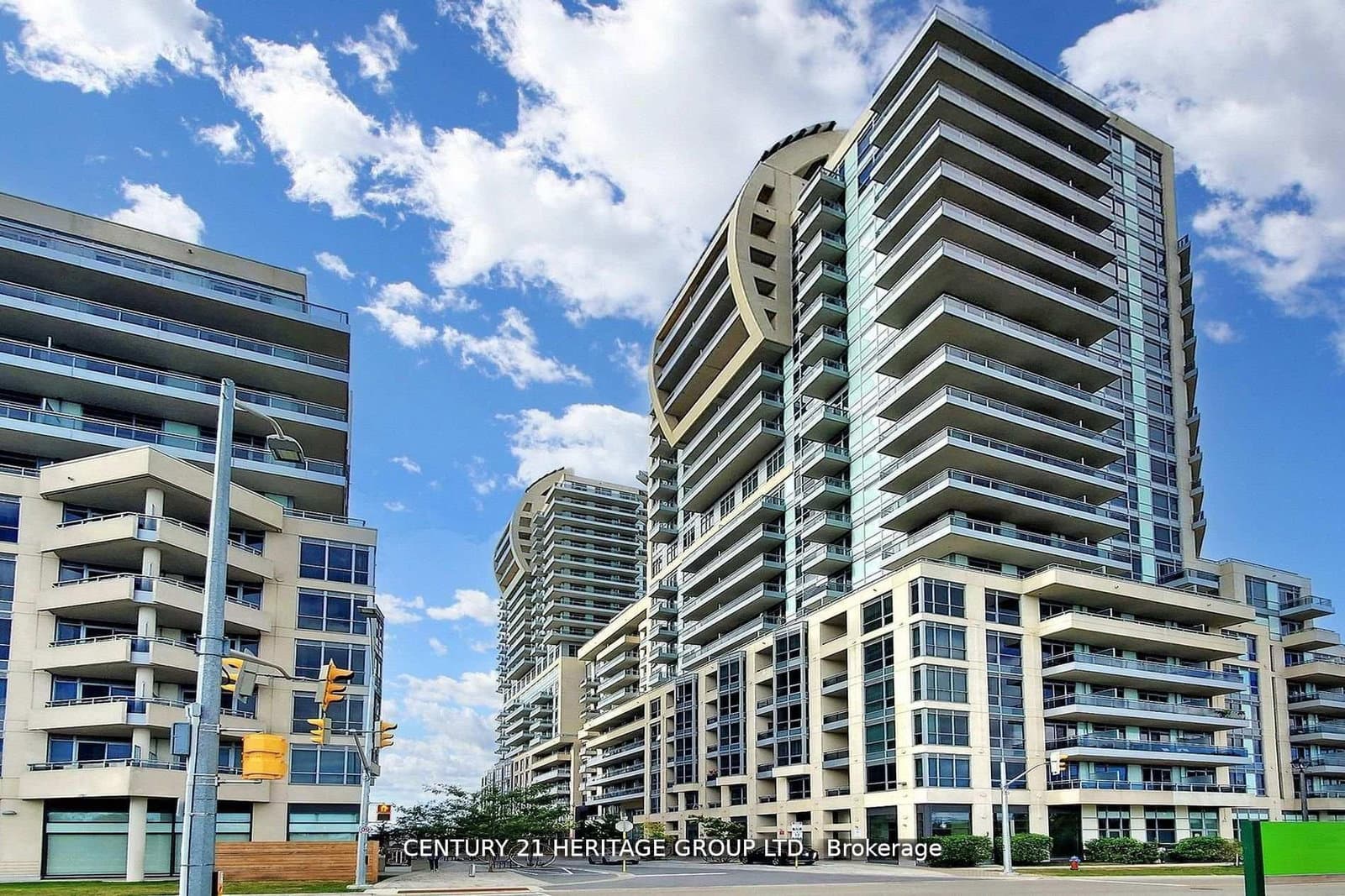 #319 - 9201 Yonge Street