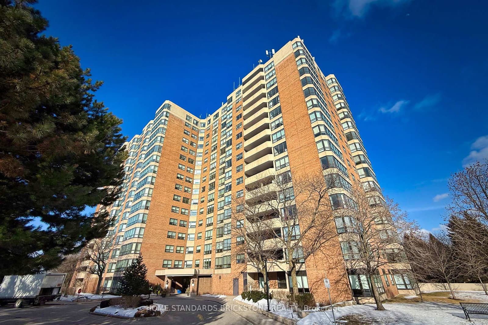 #205 - 7601 W Bathurst Street W