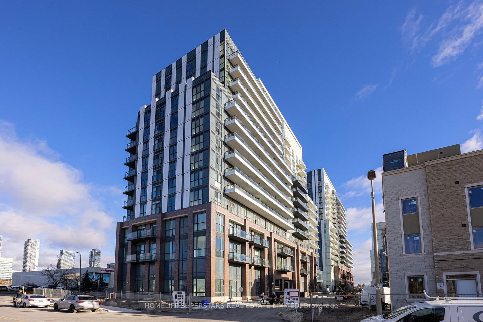 10 Honeycrisp Crescent, Unit 207