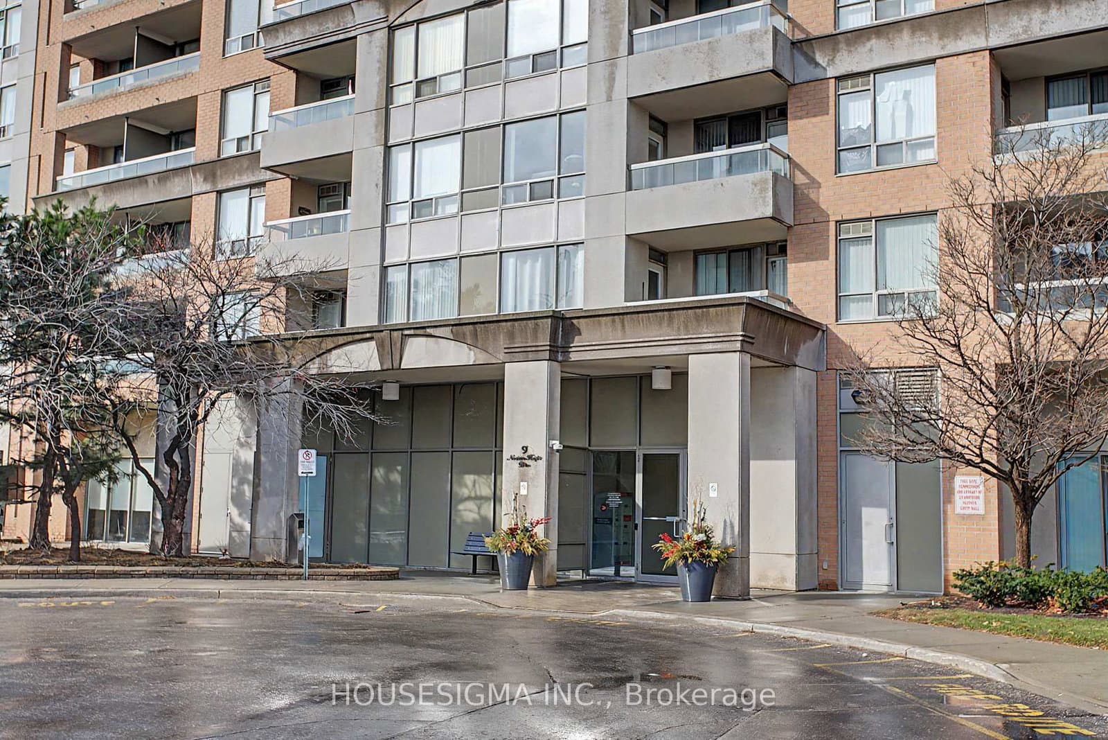 #711 - 9 Northern Hts Drive