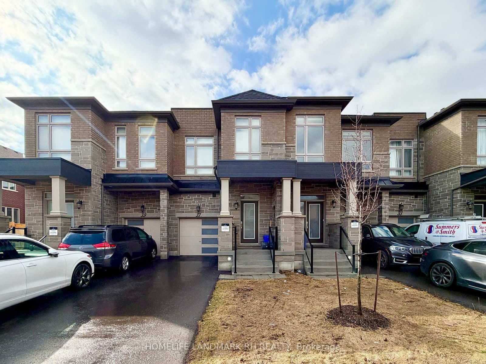 37 Schmeltzer Crescent