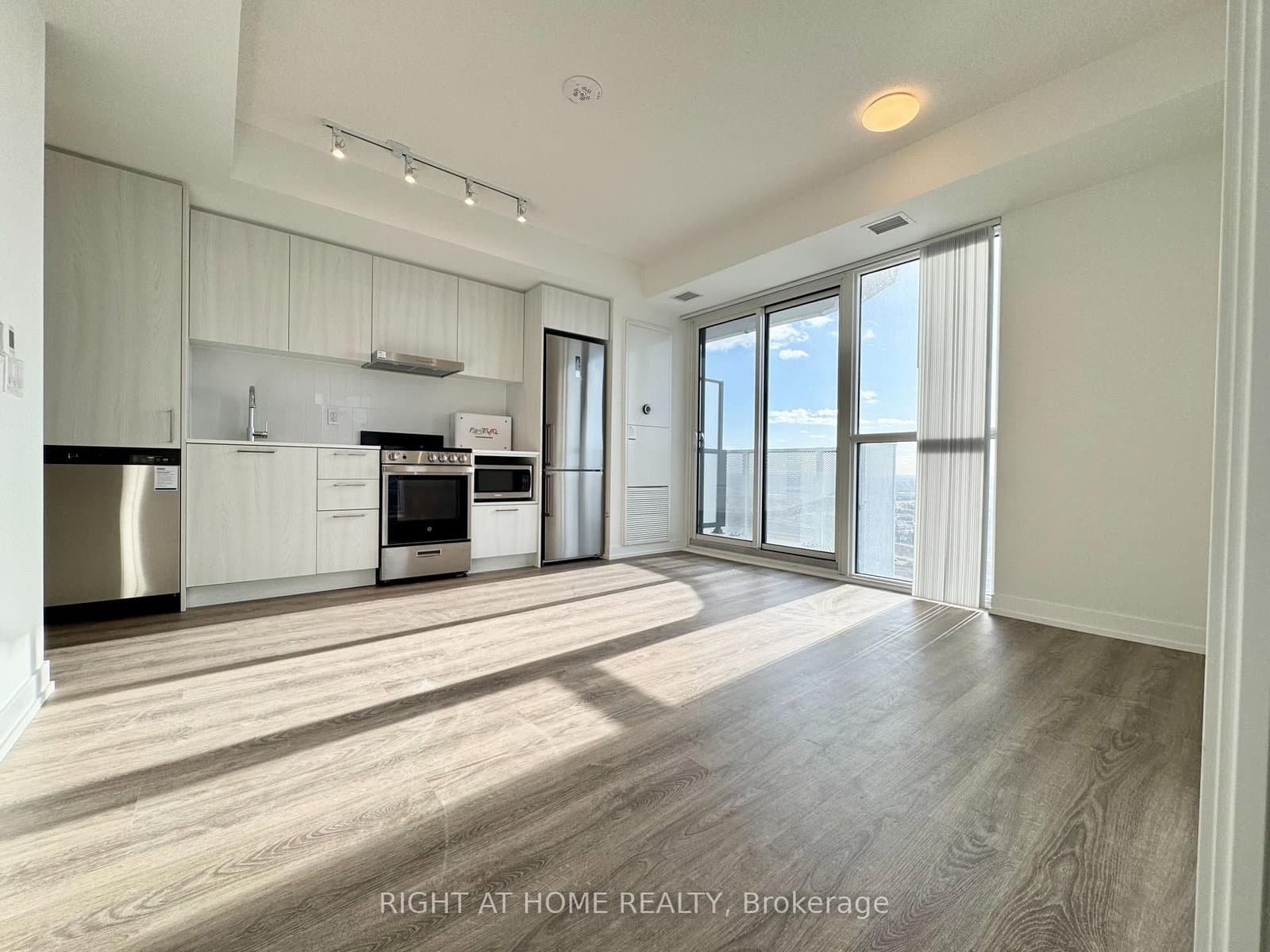 195 Commerce Street, Unit 3311