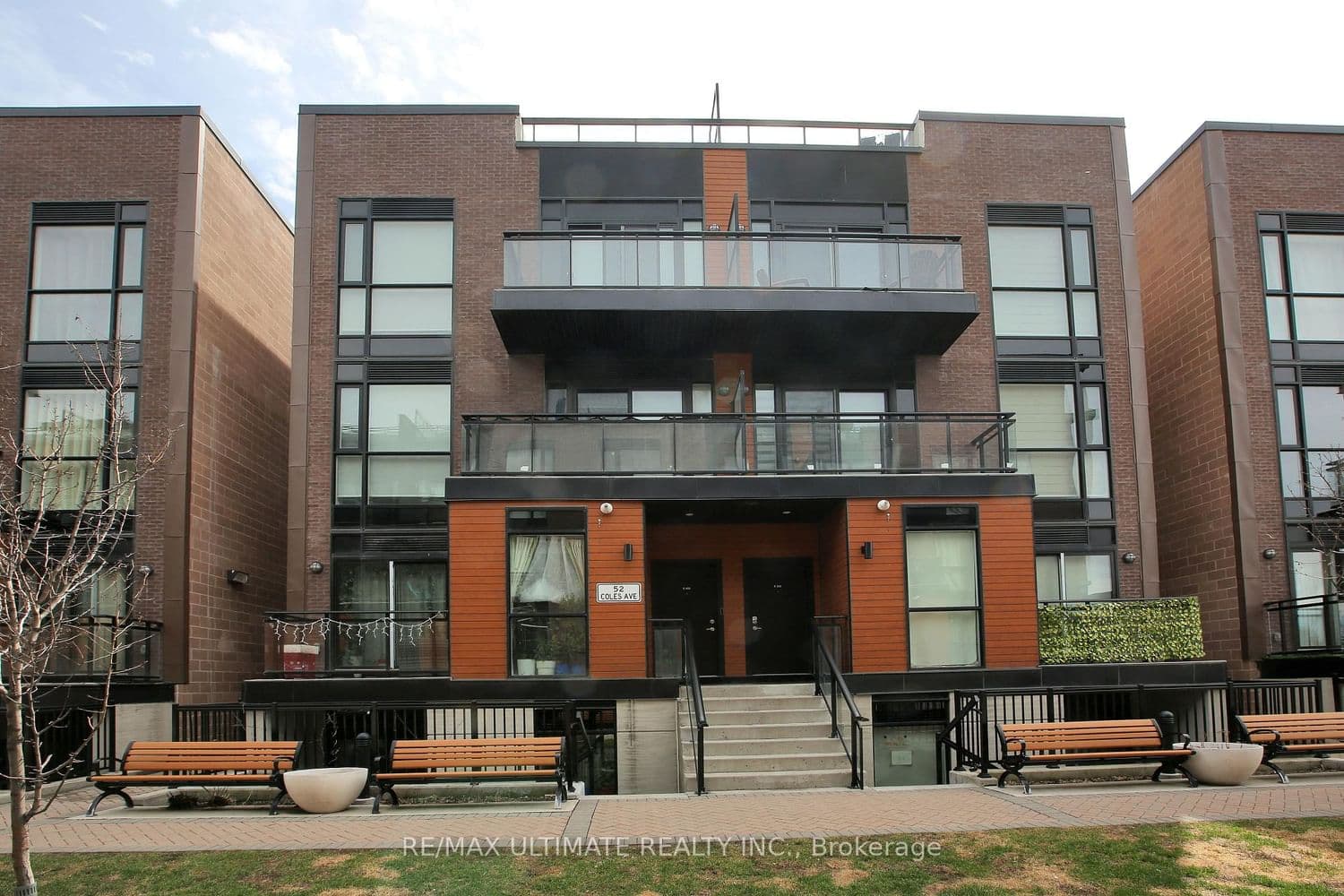 52 Coles Avenue, Unit E403