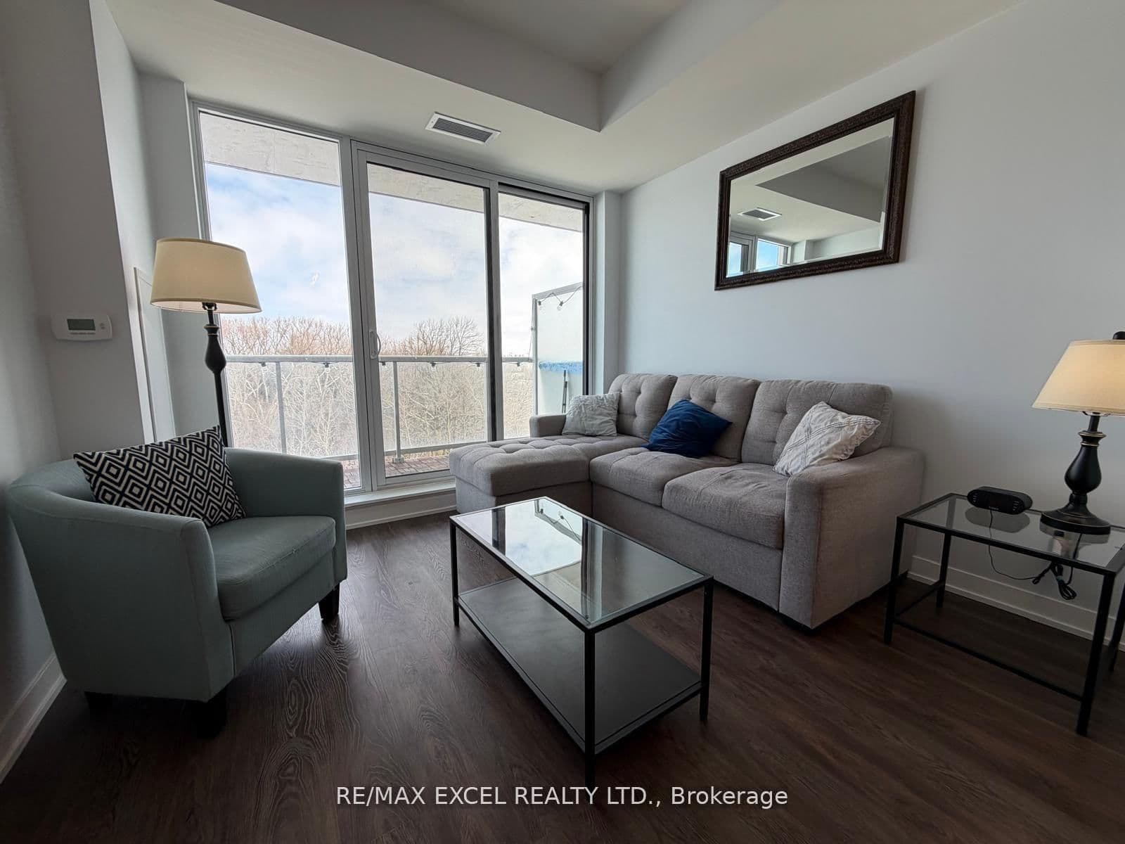 #407 - 6 David Eyer Road E