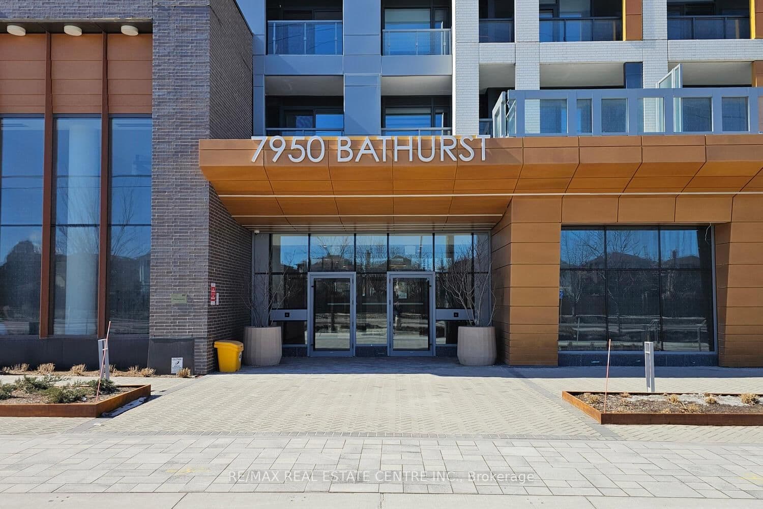 #416 - 7950 Bathurst Street