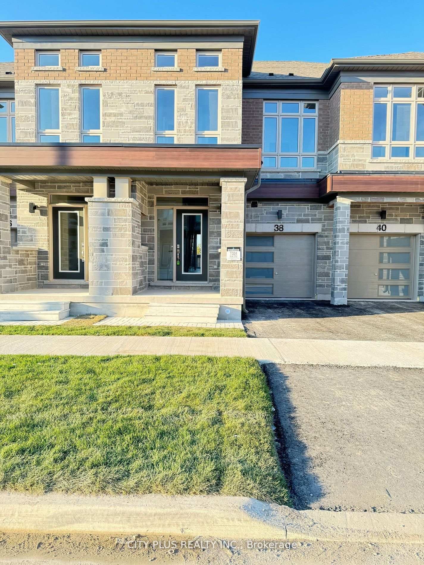 38 Schmeltzer Crescent