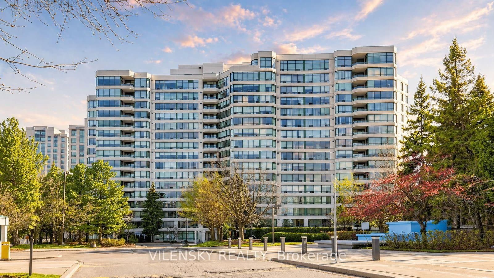 #1402 - 110 Promenade Circle