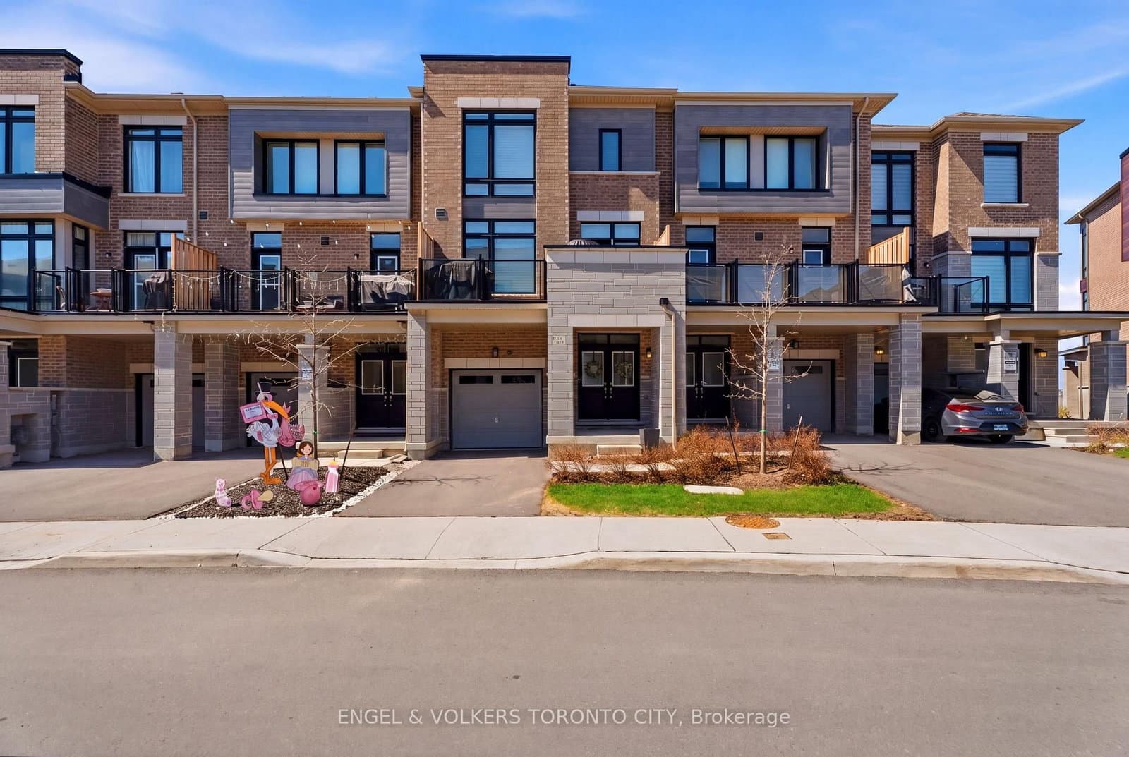 43 Holyrood Crescent