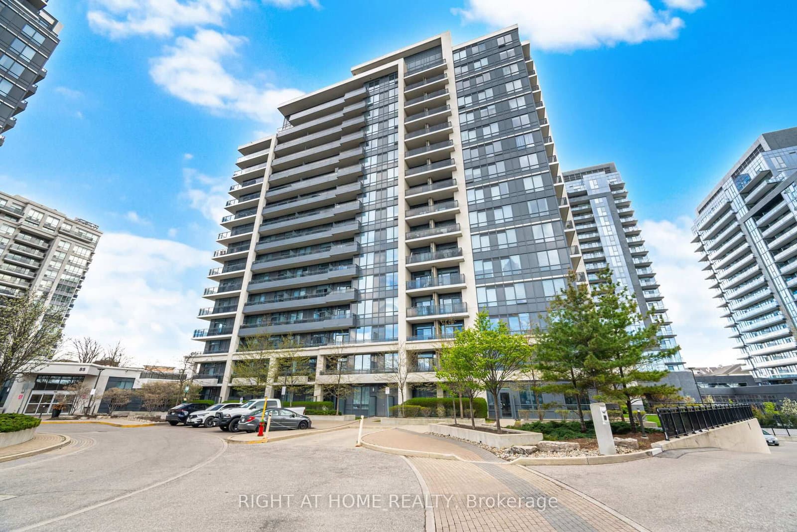 #612 - 85 North Park Road