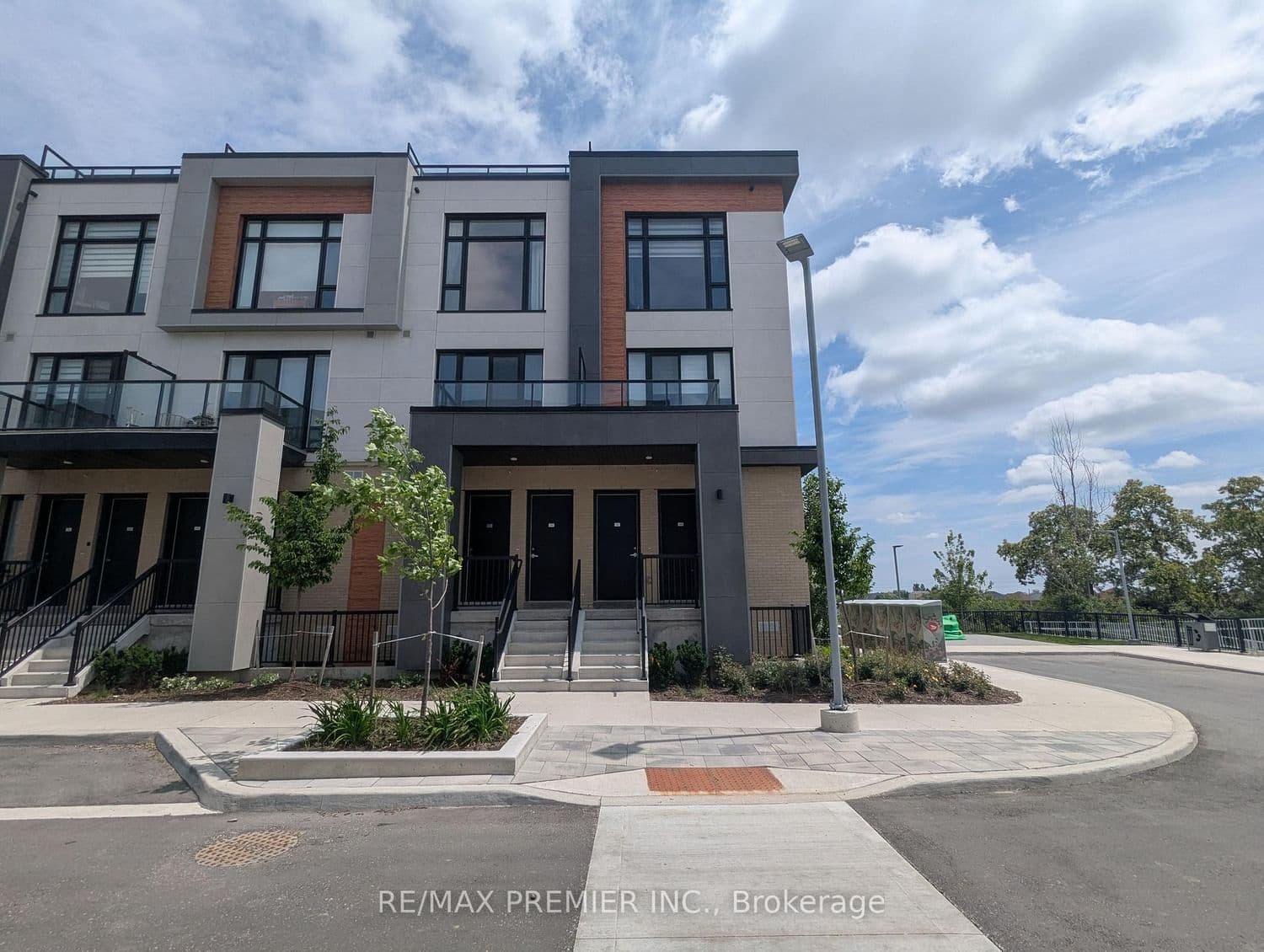 11 Steckley House Lane, Unit 403