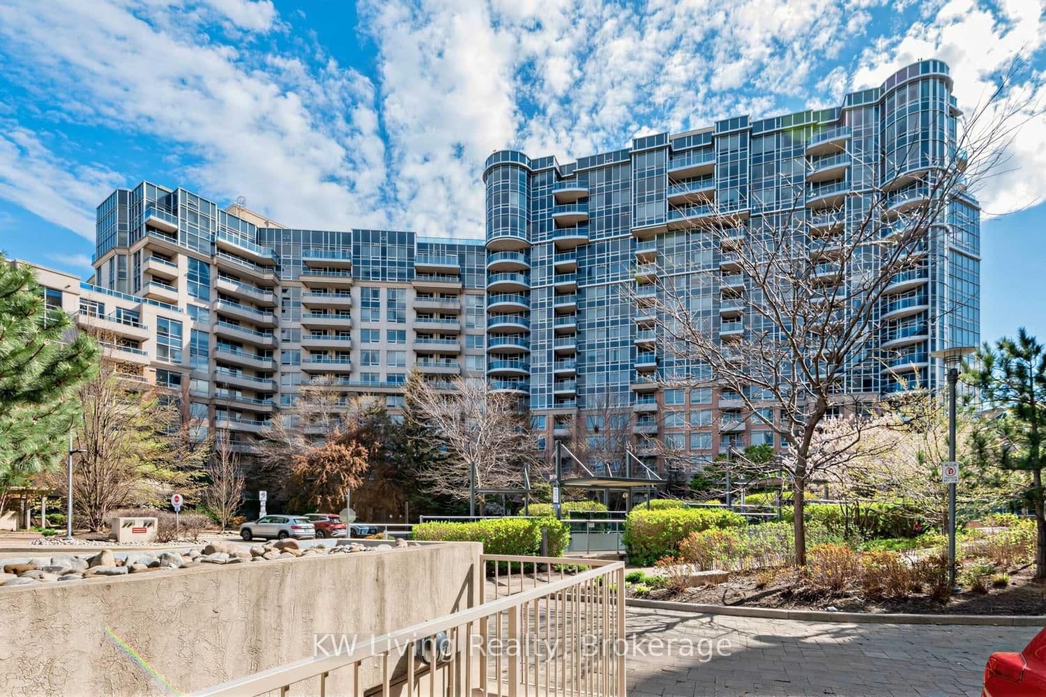 #1619 - 33 Cox Boulevard