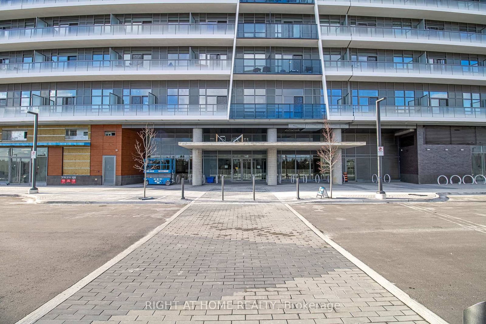 50 Upper Mall Way, Unit 2811