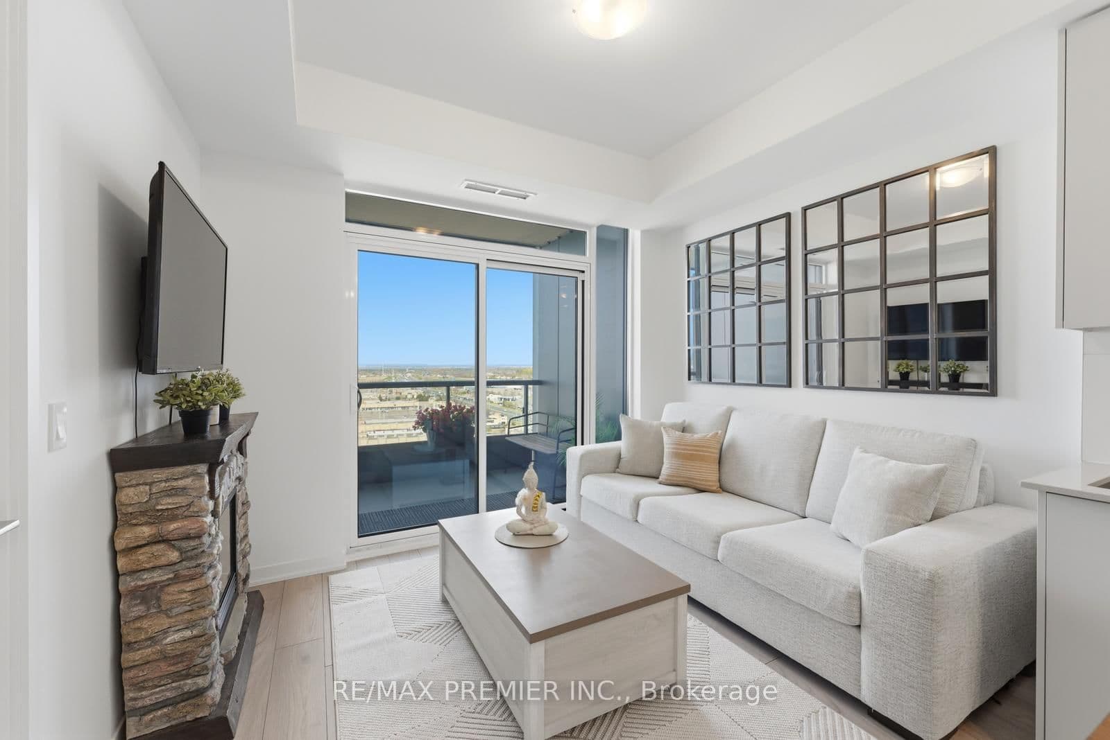 #1512 - 10 Abeja Street