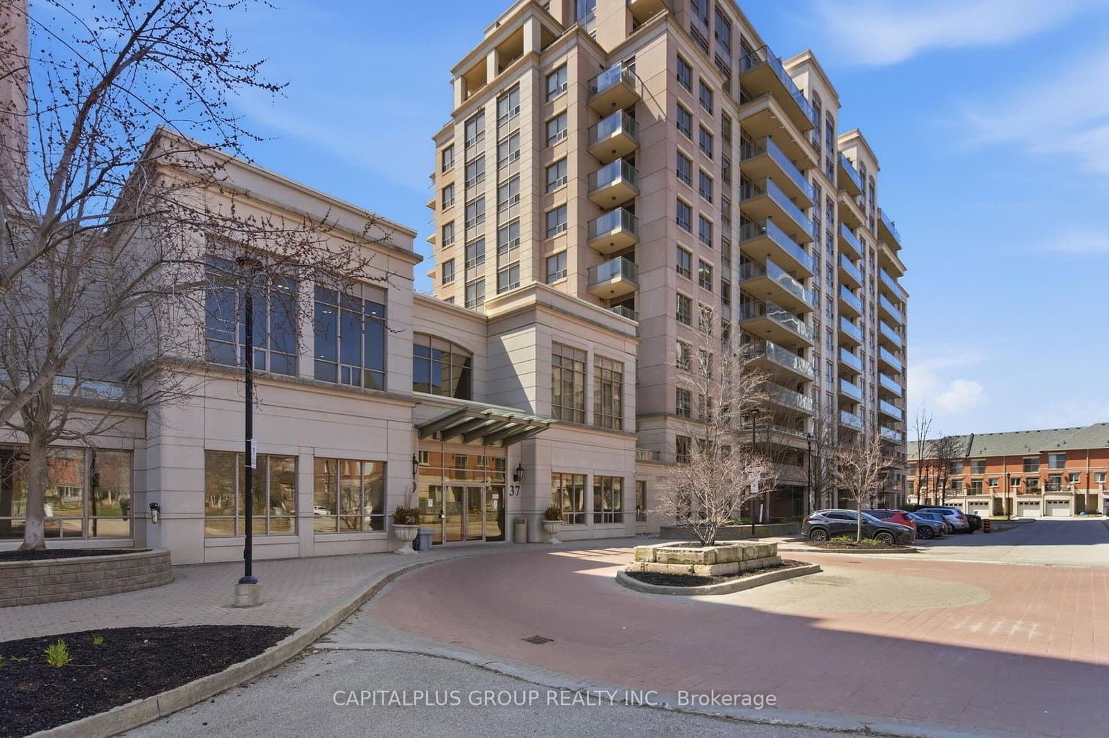 #318 - 37 Galleria Parkway