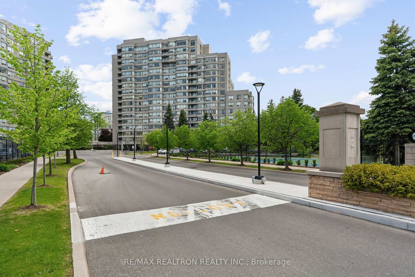 #1112 - 7 Townsgate Drive