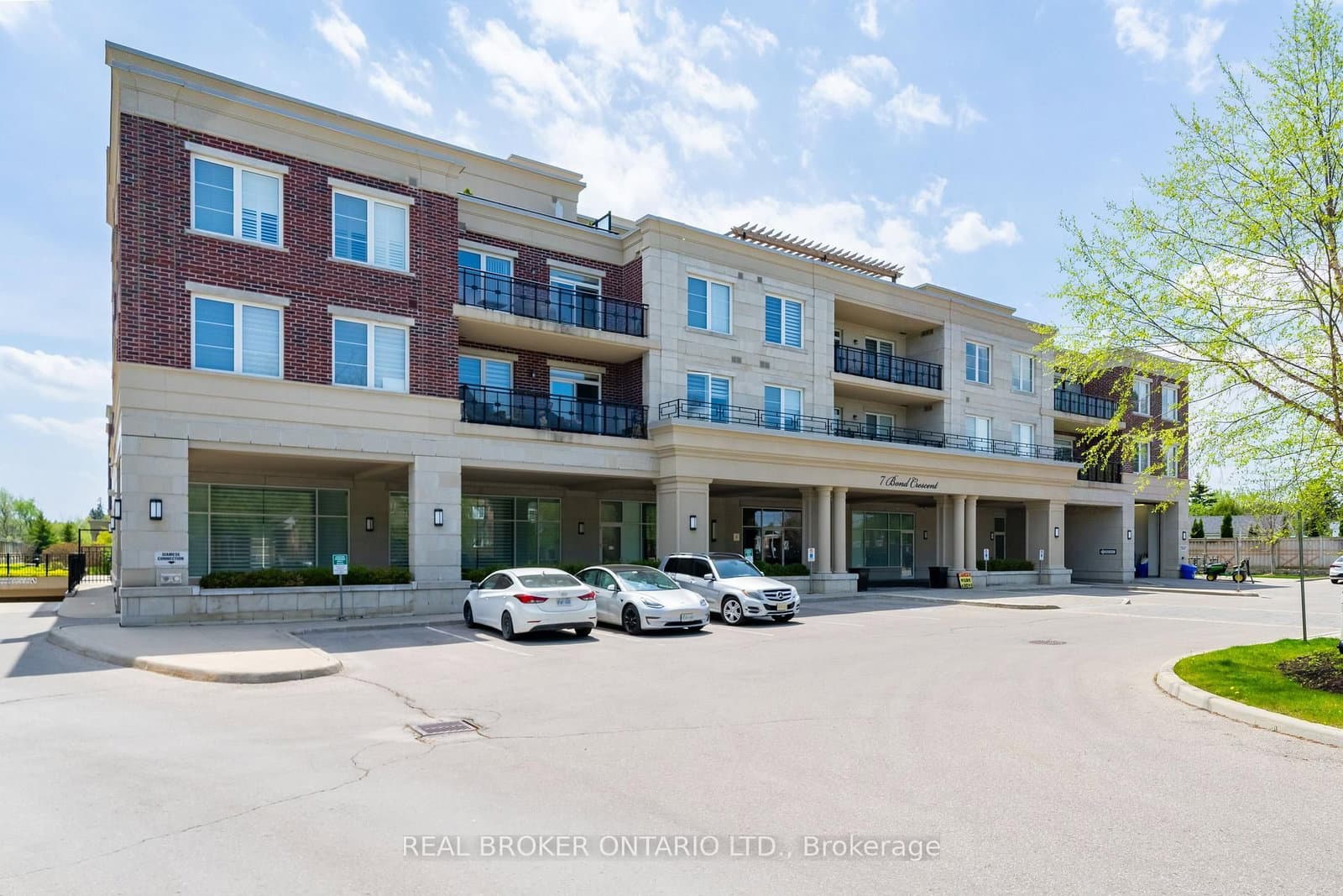 #205 - 7 Bond Crescent