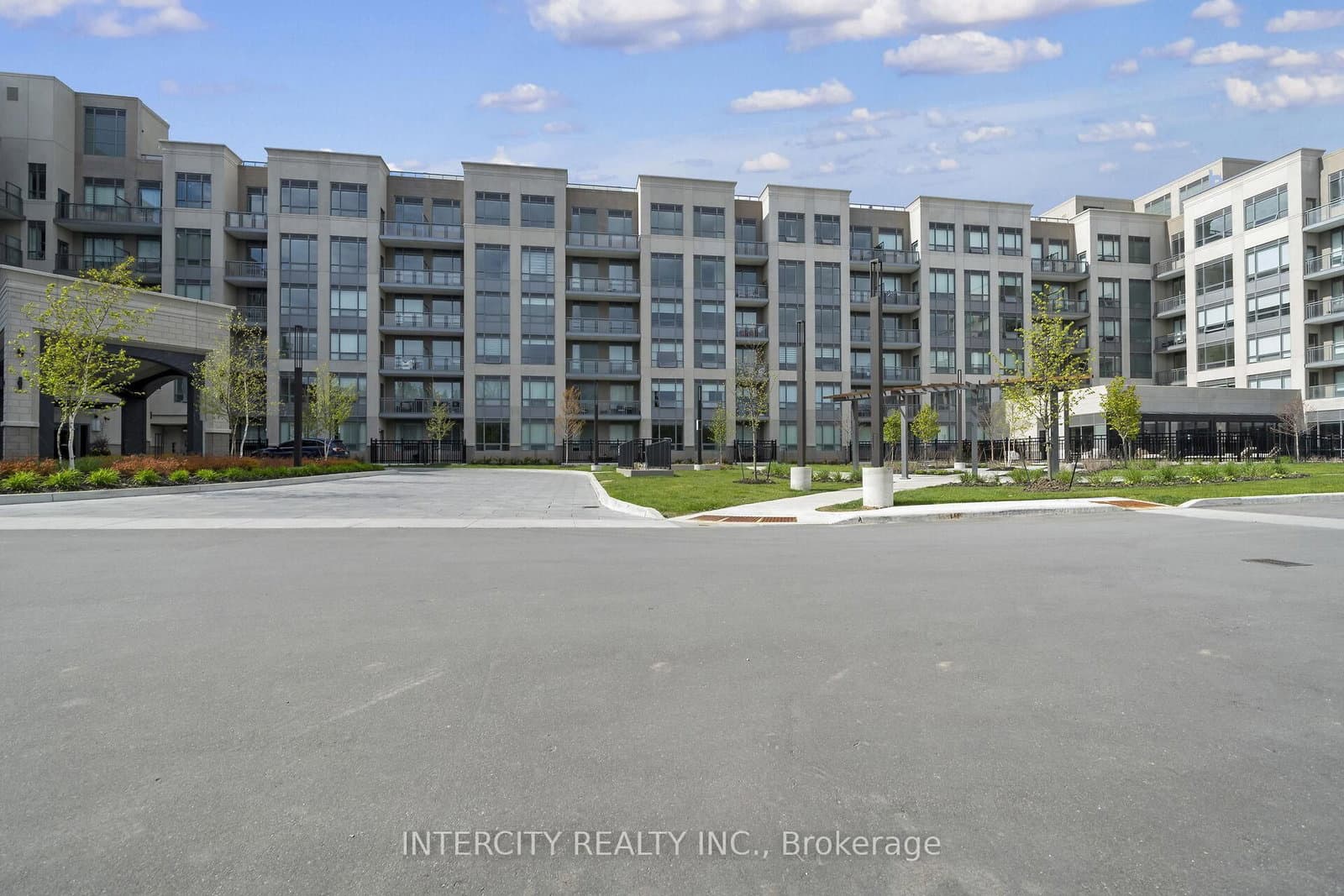 #333 - 2075 King Road