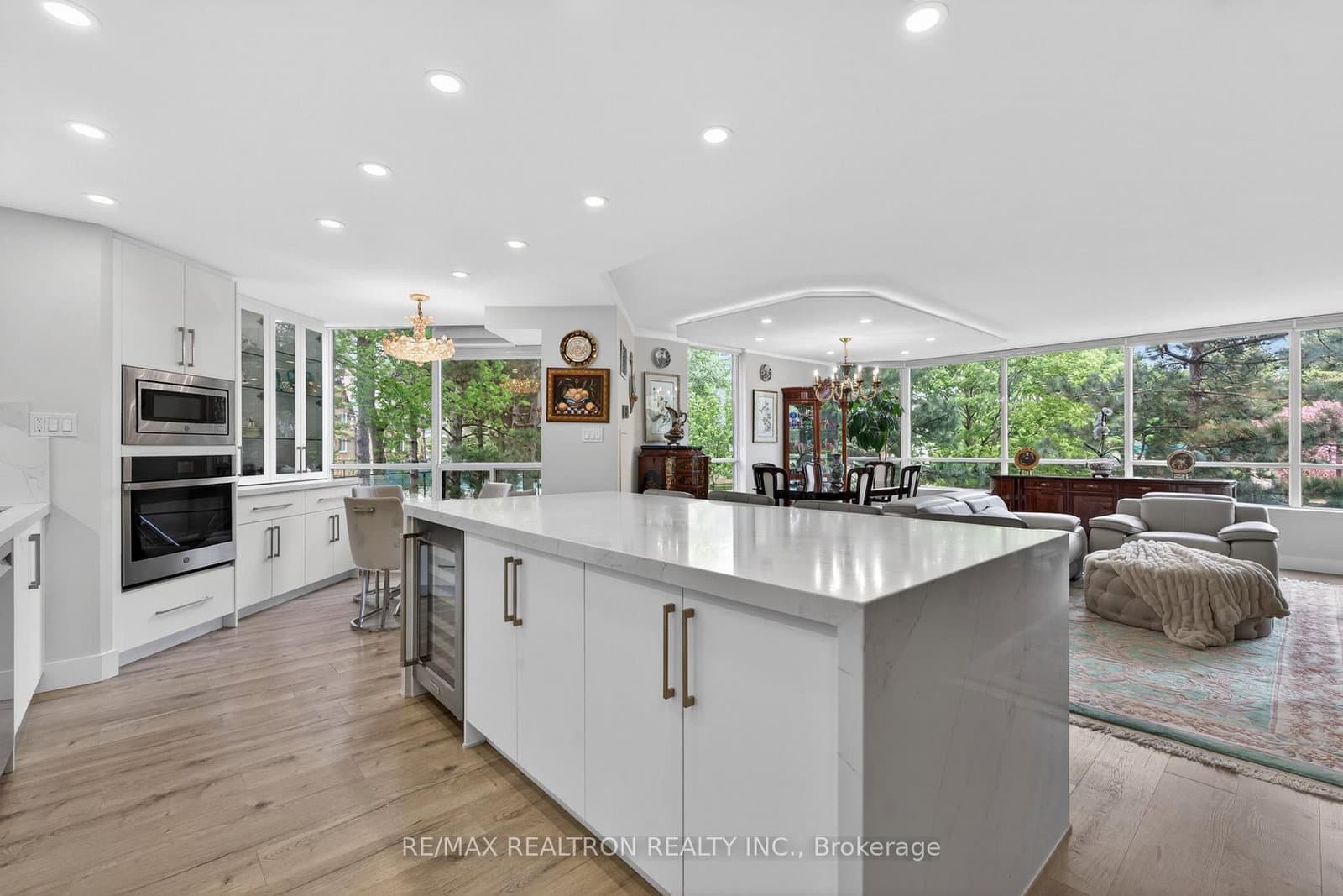 #203 - 110 Promenade Circle