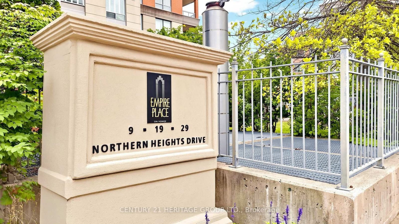#707 - 9 Northern Hts Drive