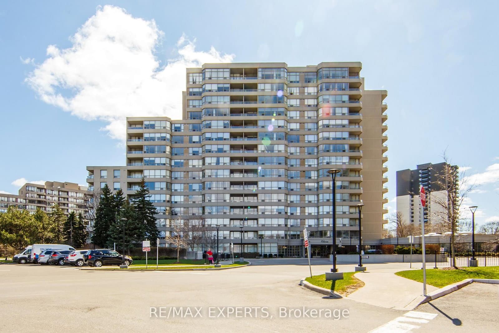 #1102 - 11 Townsgate Drive
