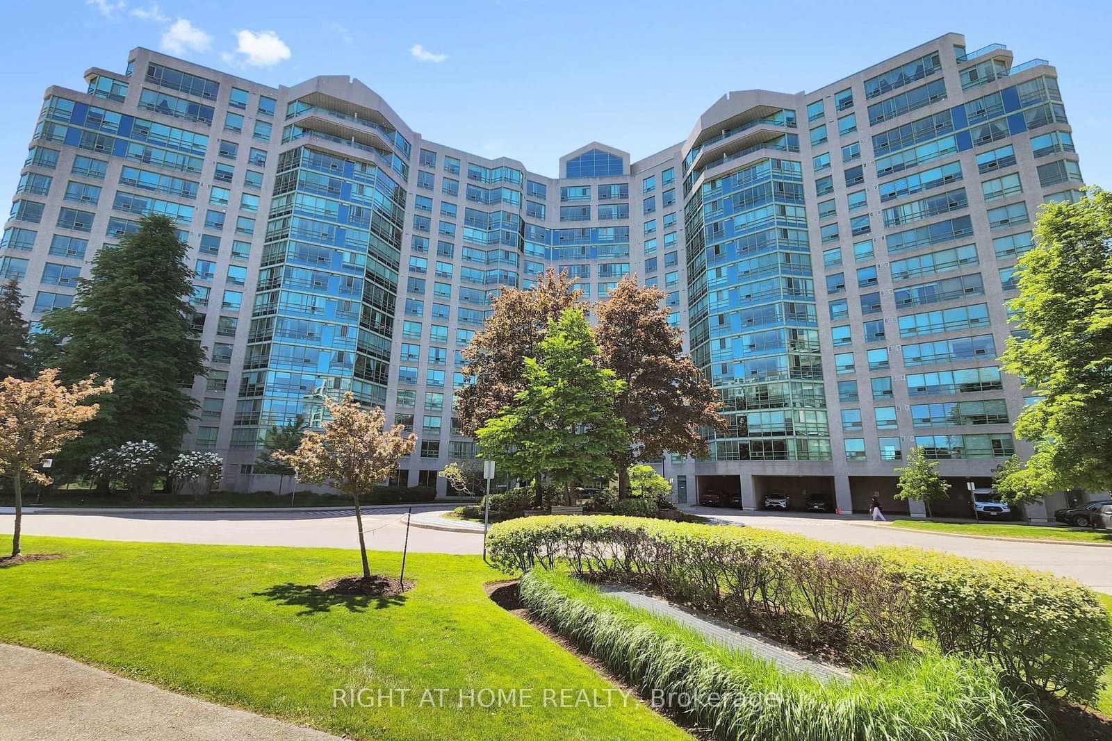 #1120 - 7805 Bayview Avenue