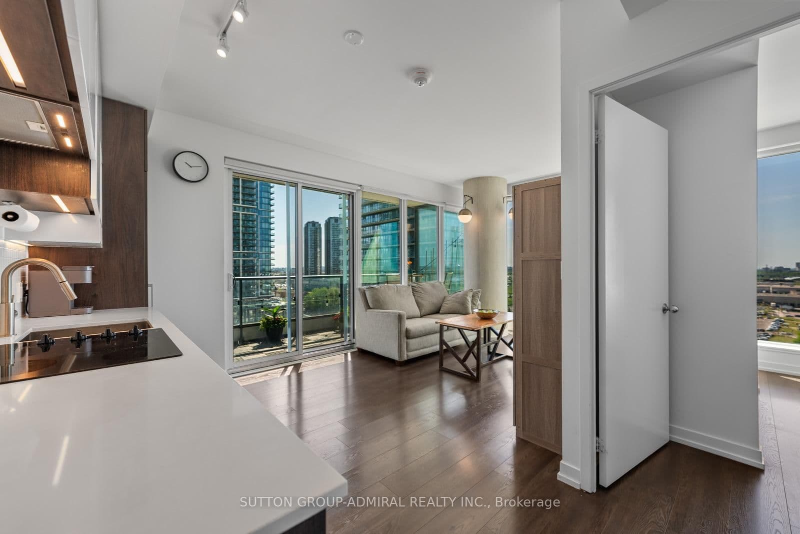 #1606 - 950 Portage Parkway