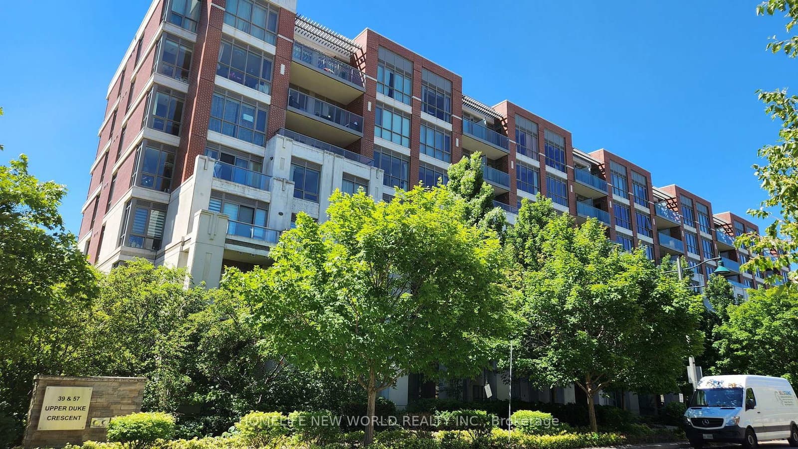#507 - 39 Upper Duke Crescent