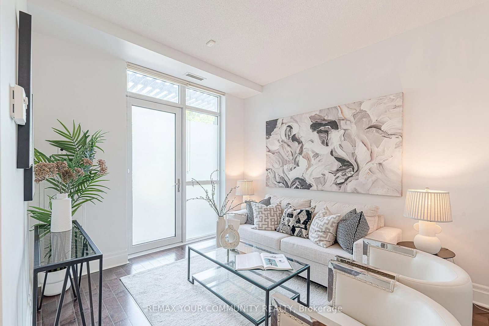 #102 - 39 Upper Duke Crescent