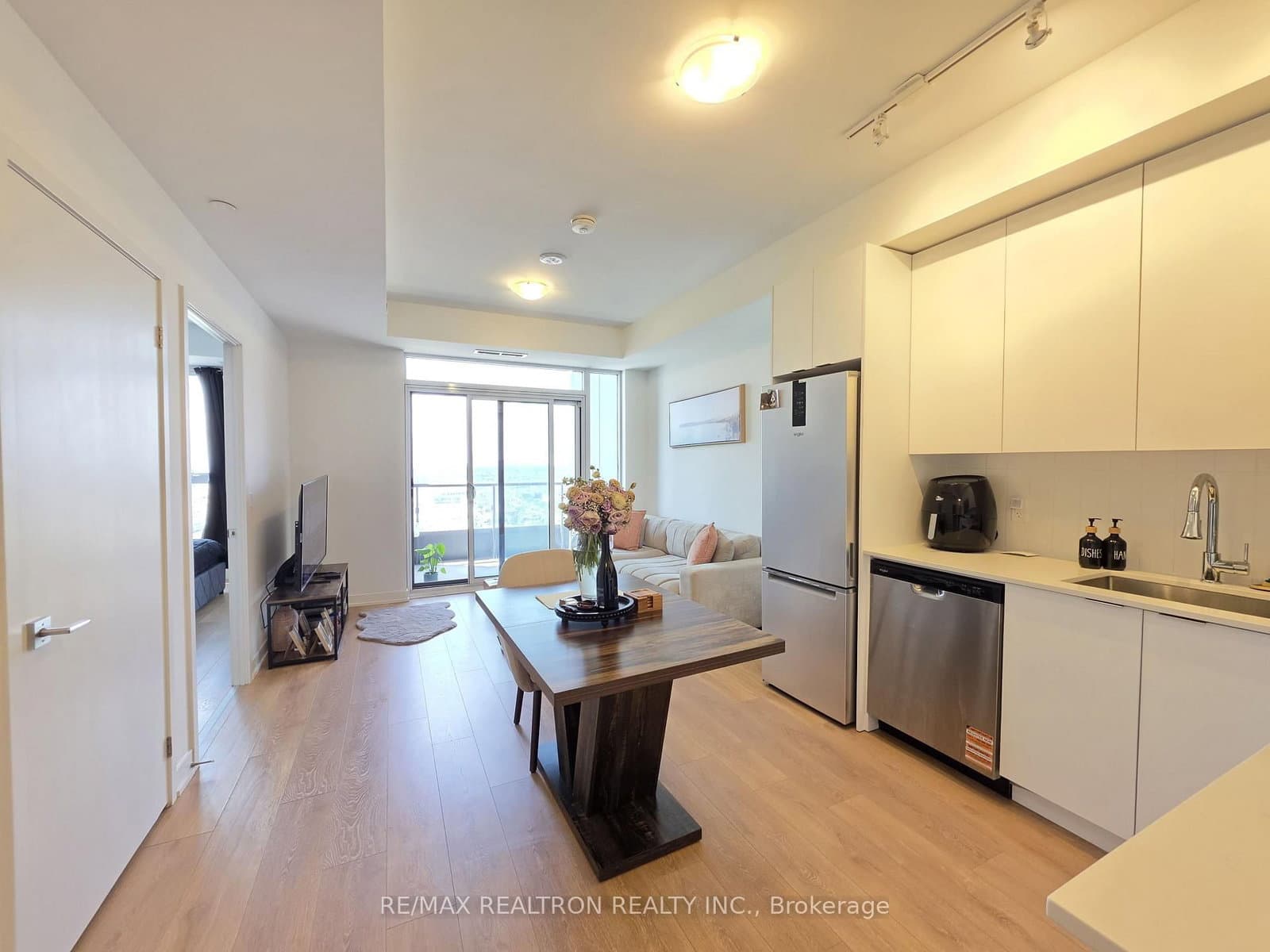 #2321 - 10 Abeja Street