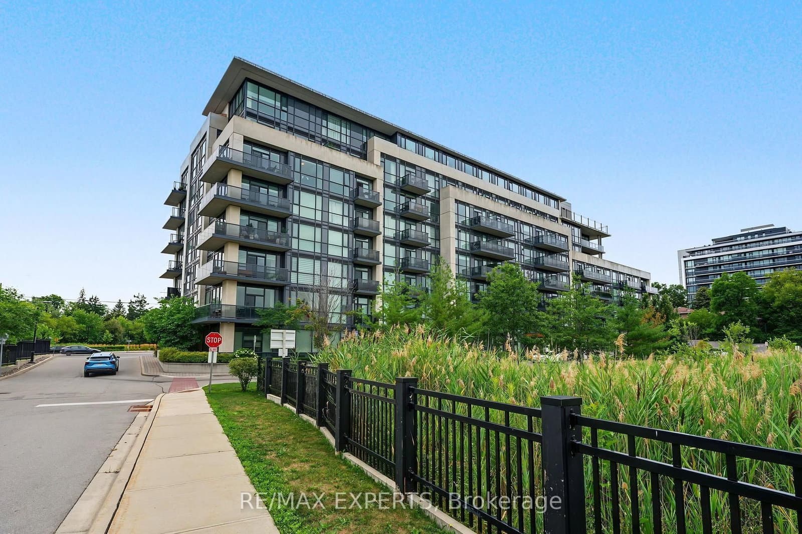 #414 - 4700 Highway 7