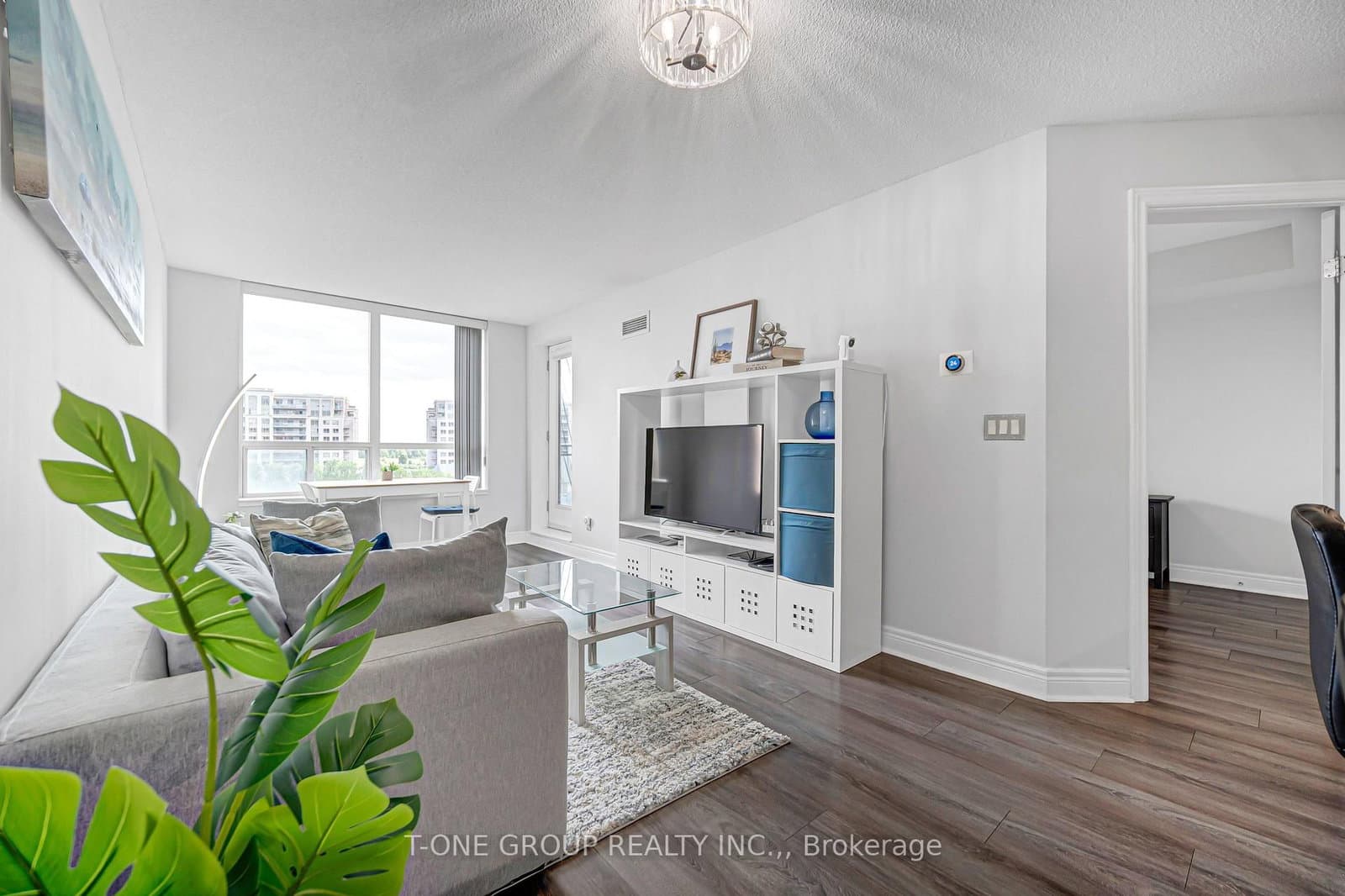 #720 - 48 Suncrest Boulevard