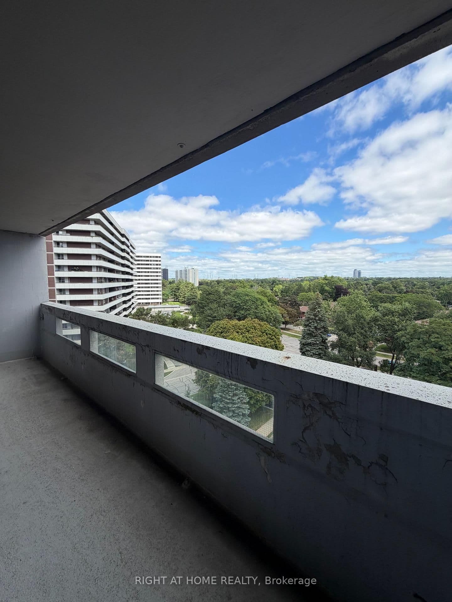 #802 - 60 Inverlochy Boulevard