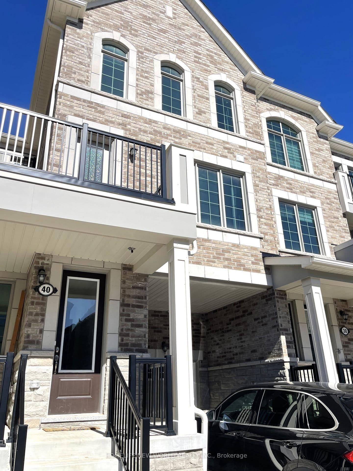 40 Thomas Frisby Jr Crescent