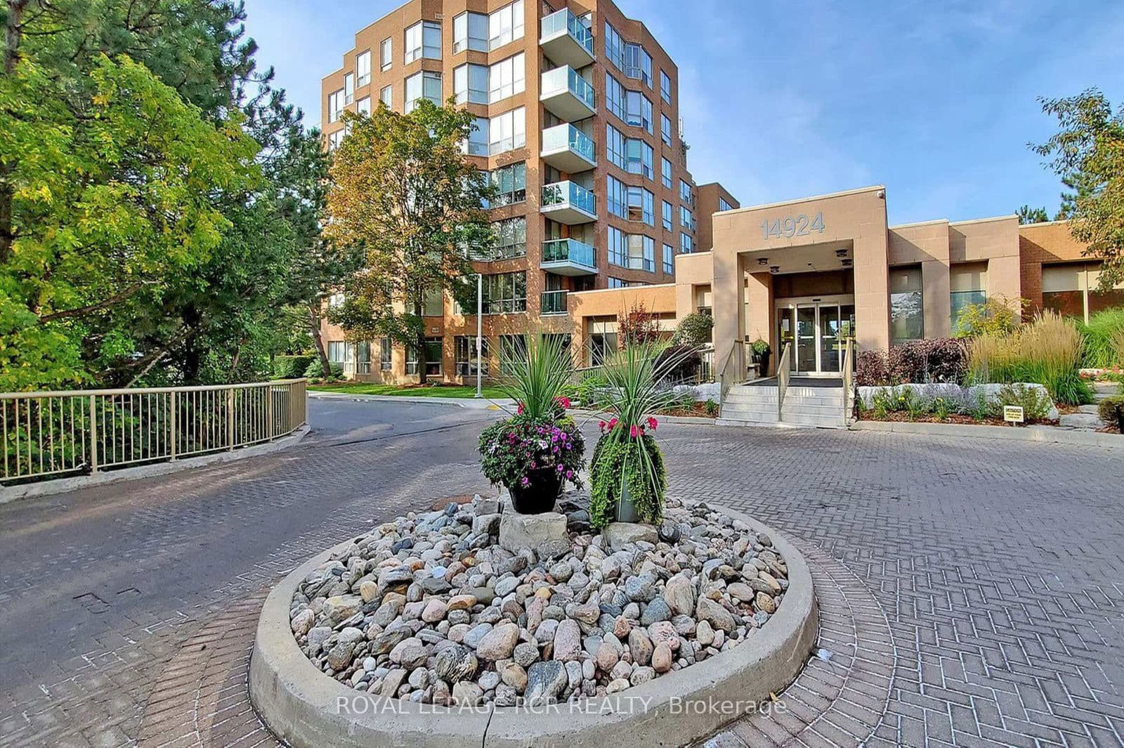 14924 Yonge Street, Unit 315