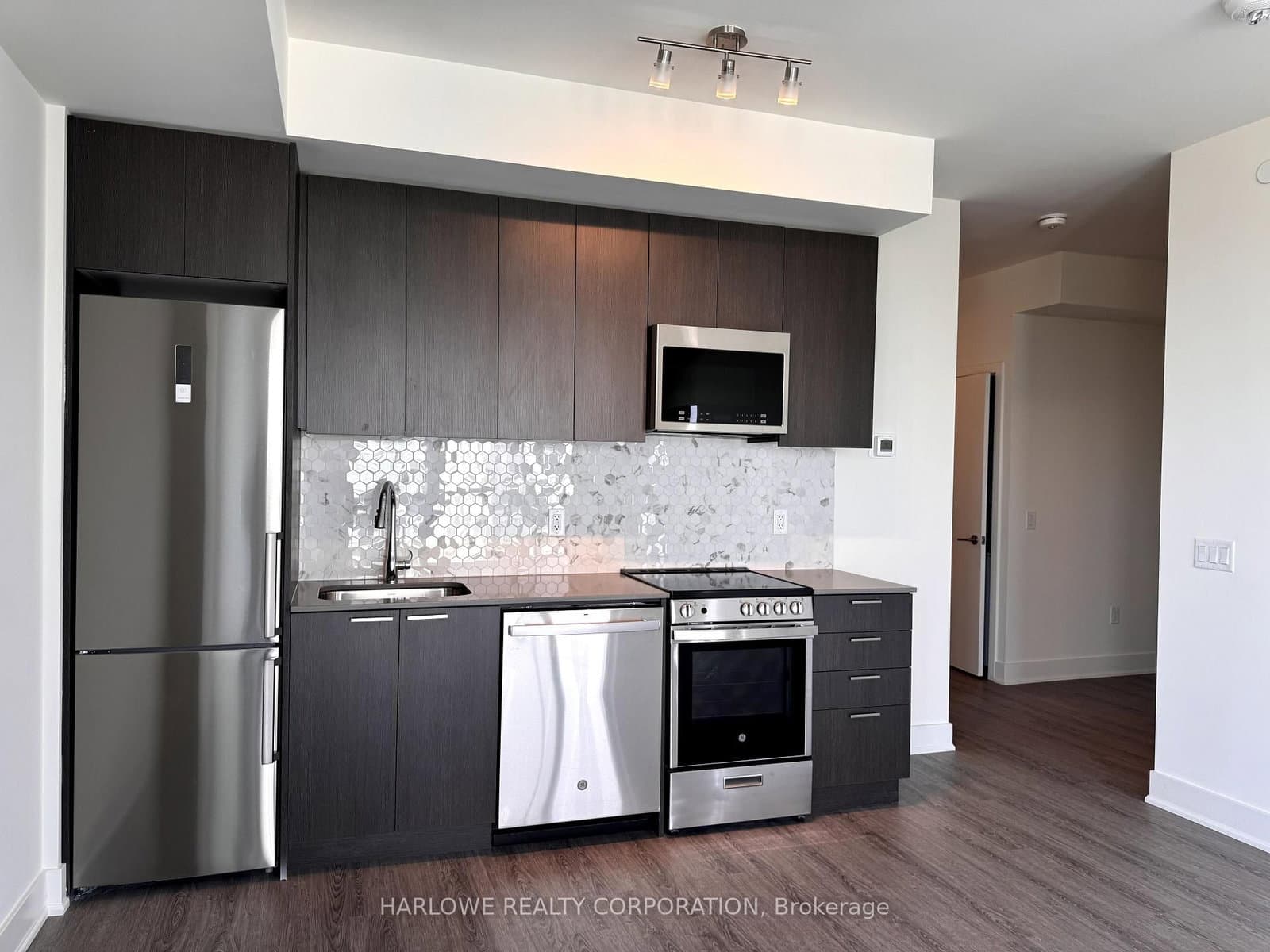 185 Deerfield Road, Unit 1403