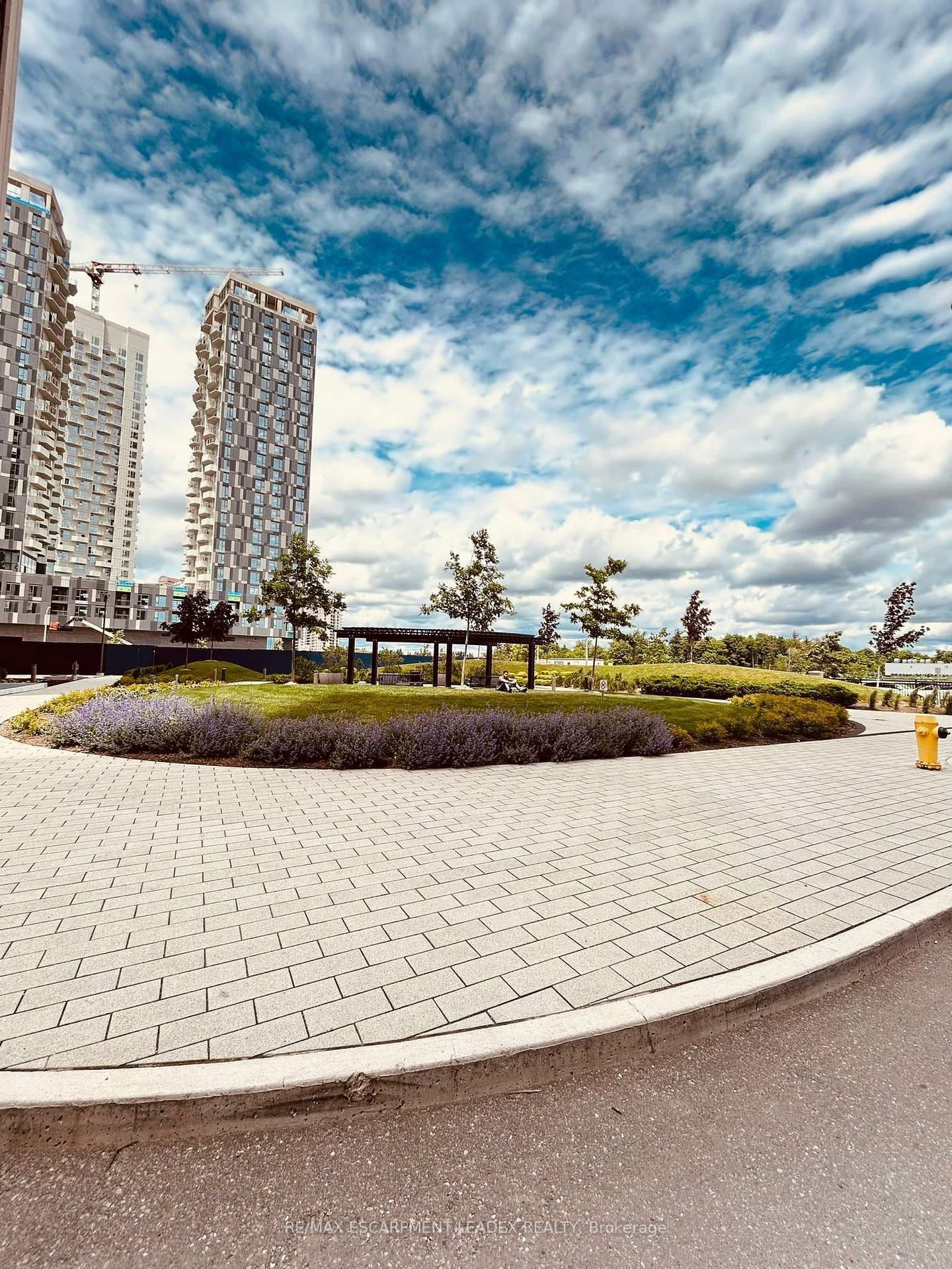 9075 Jane Street, Unit 102