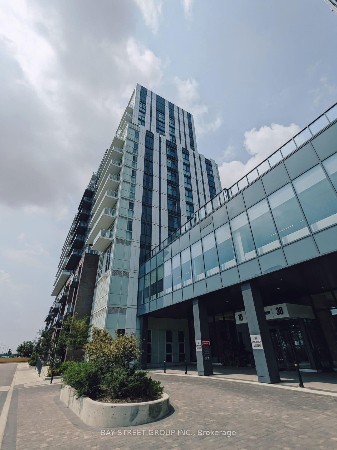 10 Honeycrisp Crescent, Unit 1602