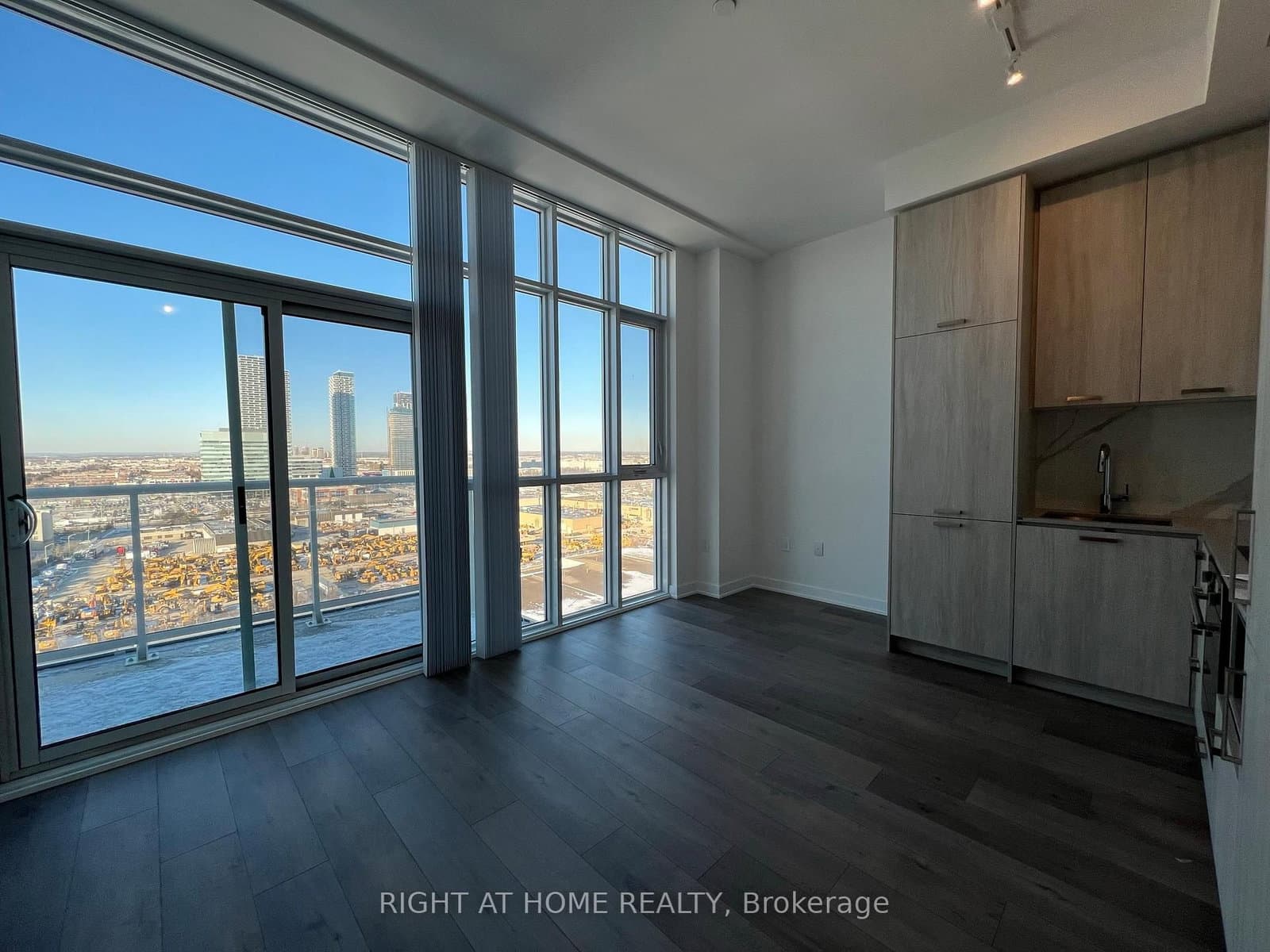 10 Honeycrisp Crescent, Unit 1801