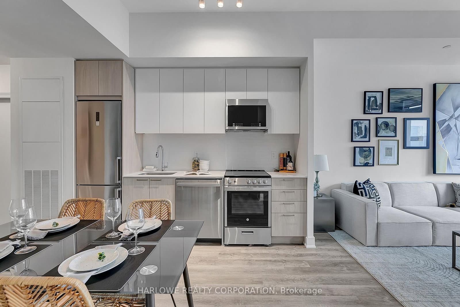 185 Deerfield Road, Unit 402