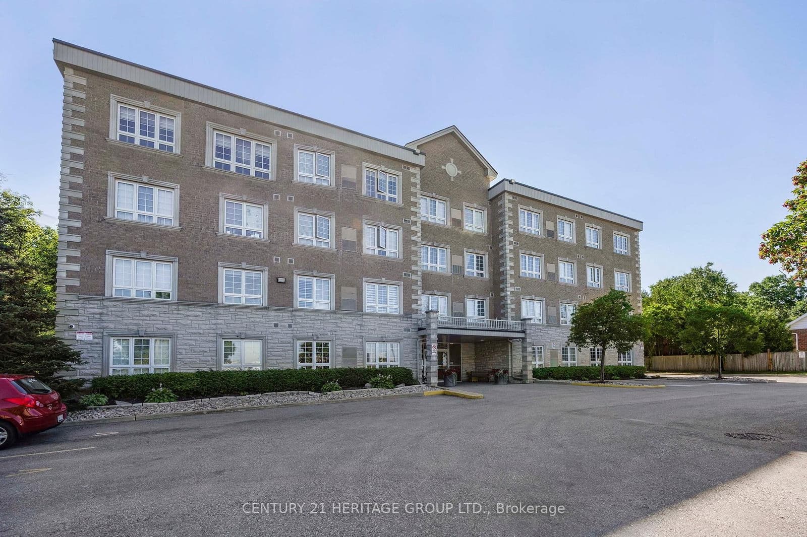 112 Simcoe Road, Unit 401
