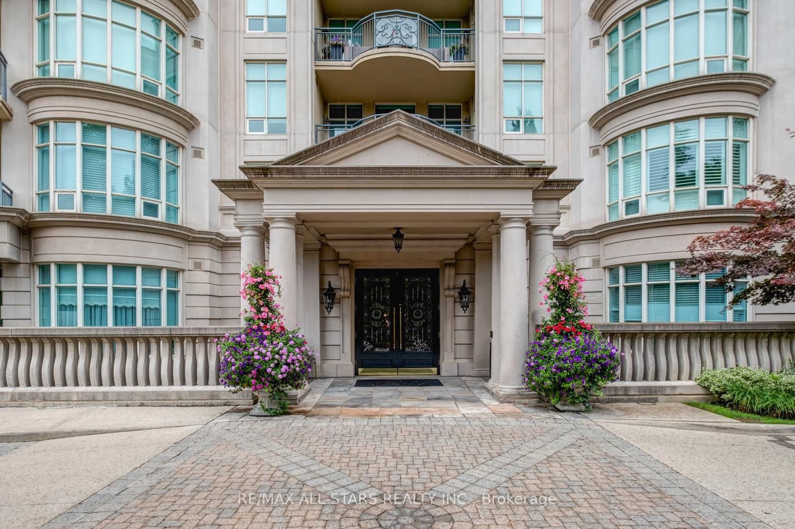 7071 Bayview Avenue, Unit 211