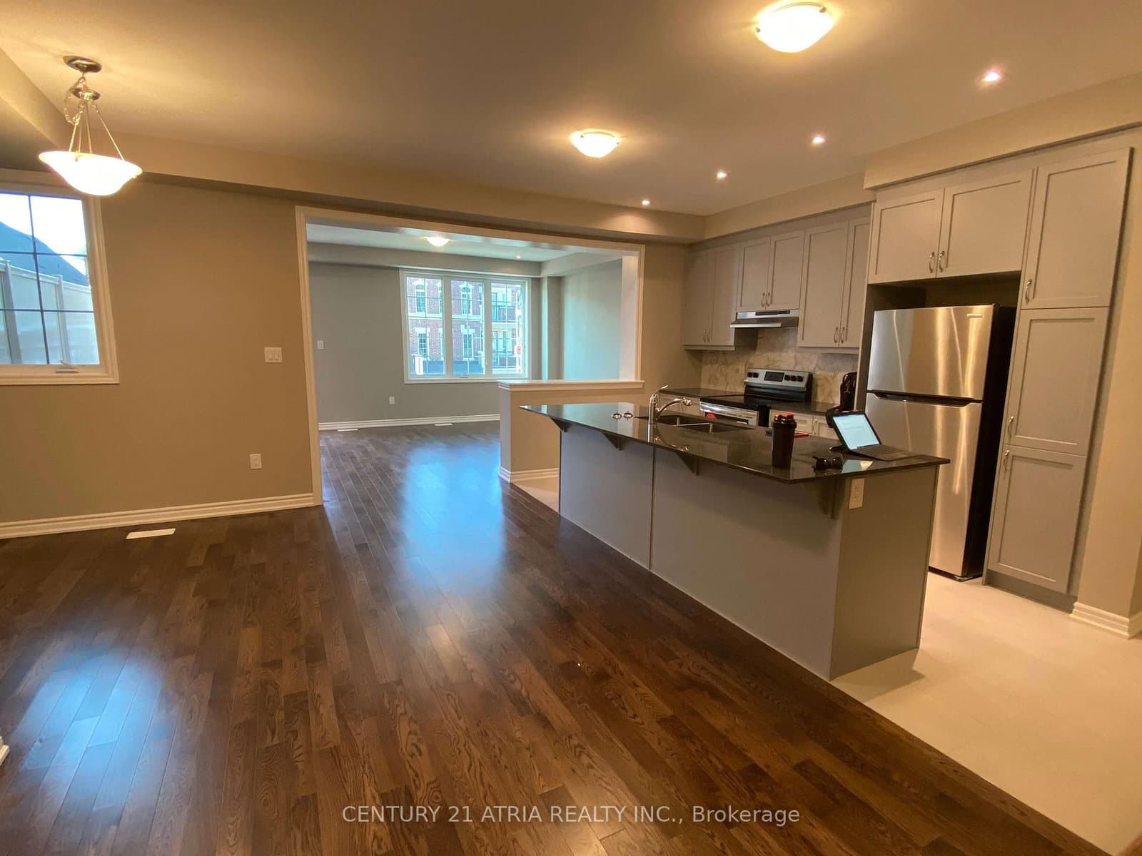 18 Thomas Frisby Jr Crescent