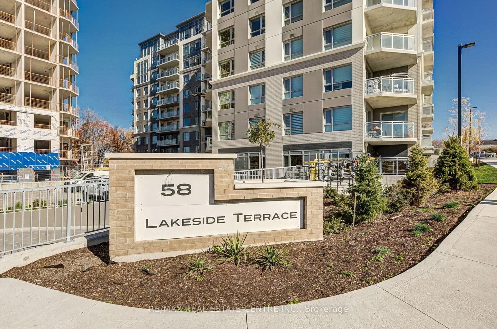 58 Lakeside Terrace, Unit 611