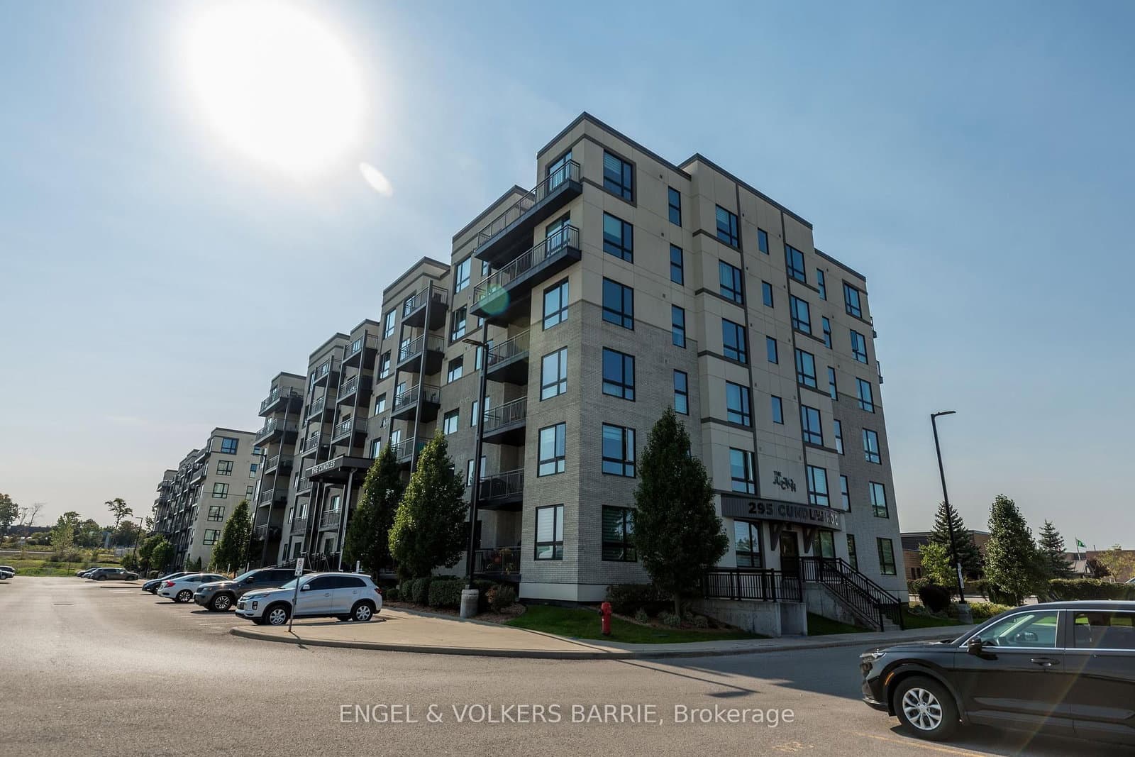 295 Cundles Road E, Unit 305