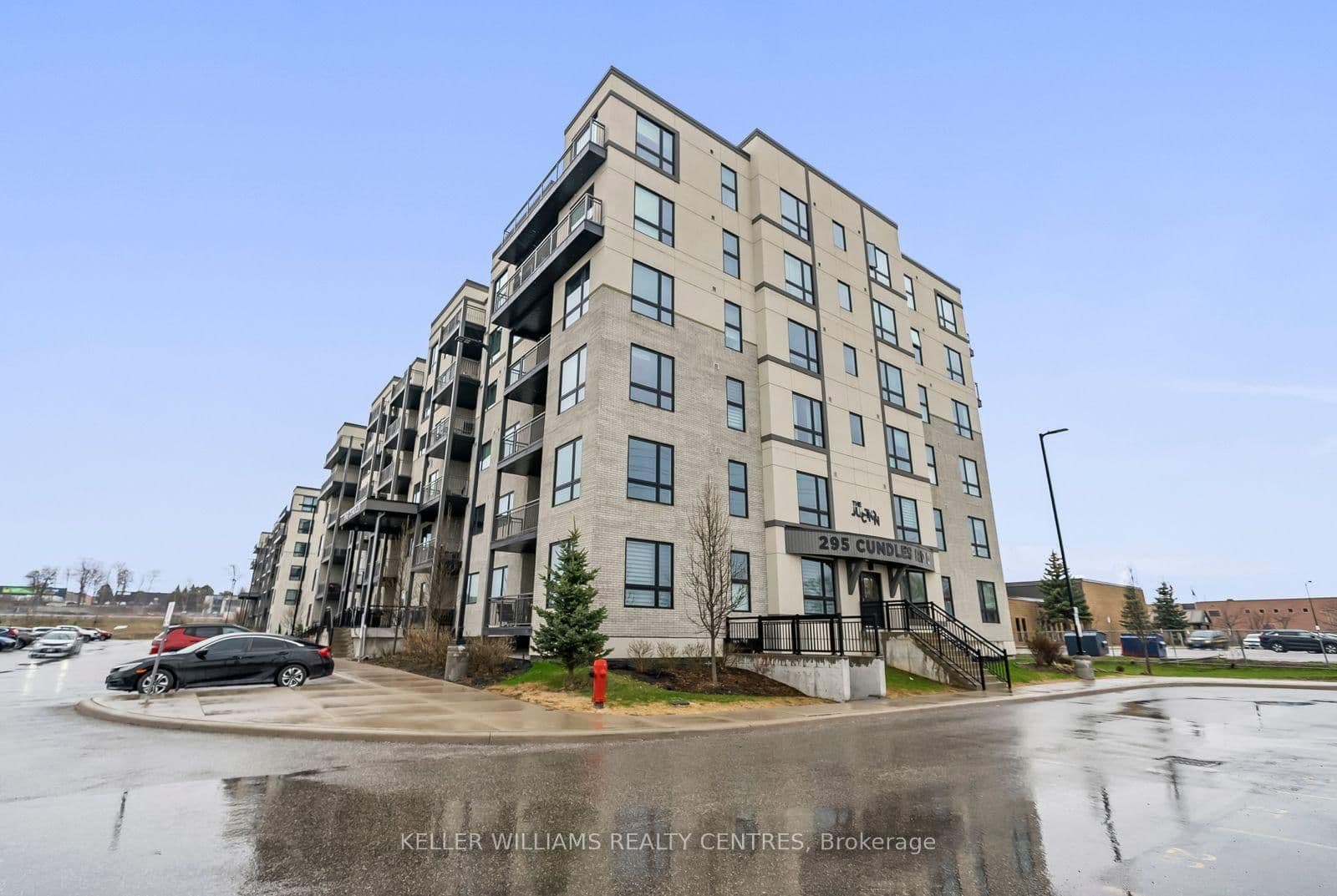 295 Cundles Road E, Unit 106