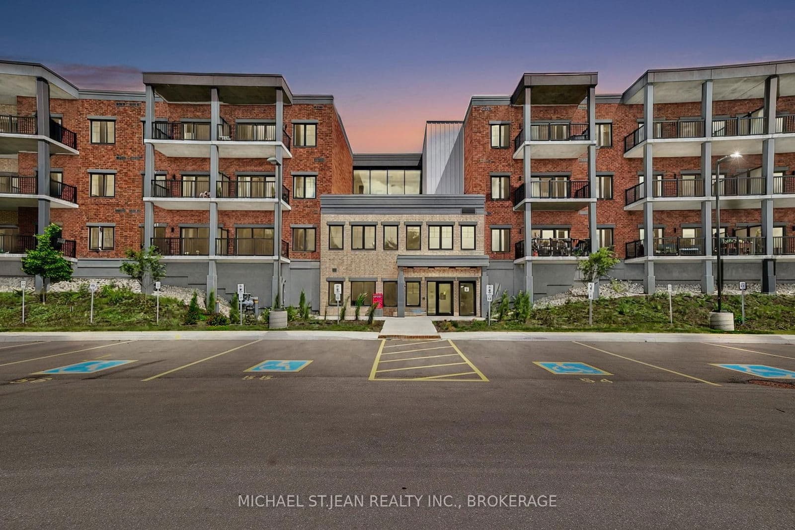 #402 - 121 Mary Street