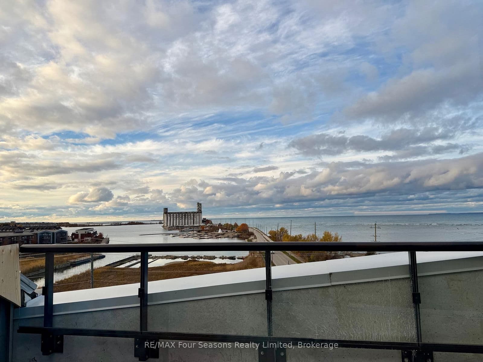 31 Huron Street, Unit 604